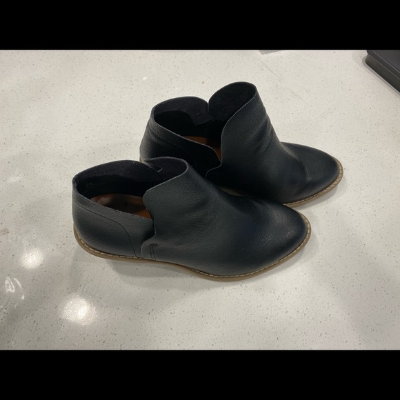 Universal Thread Size 7.5 Booties - Picture 3 of 4